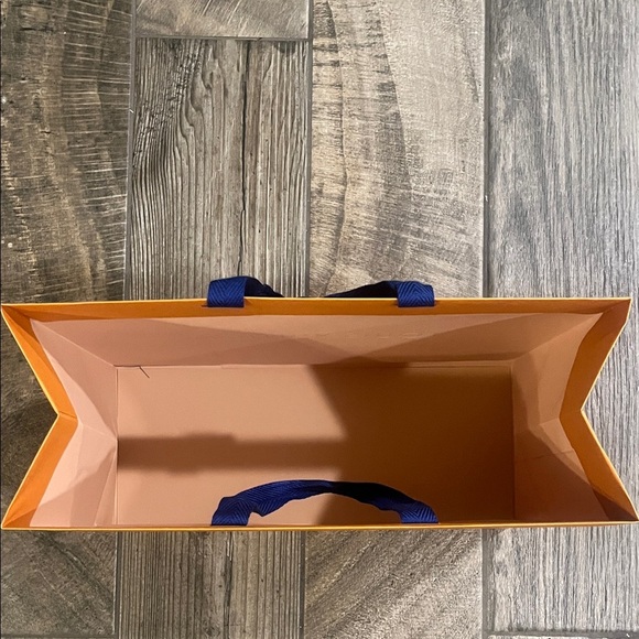 Louis Vuitton Vibrant Orange paper shopping Bag with Blue Handles from LV store - Picture 5 of 5